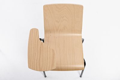 Schwer entflammbare stapelbare Holzstühle mit Schreibtablar